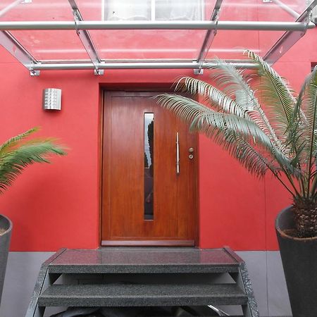Red Square Home Претория Екстериор снимка