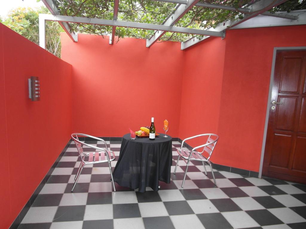 Red Square Home Претория Екстериор снимка