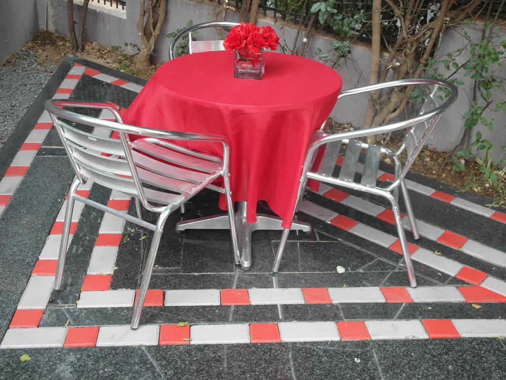 Red Square Home Претория Екстериор снимка