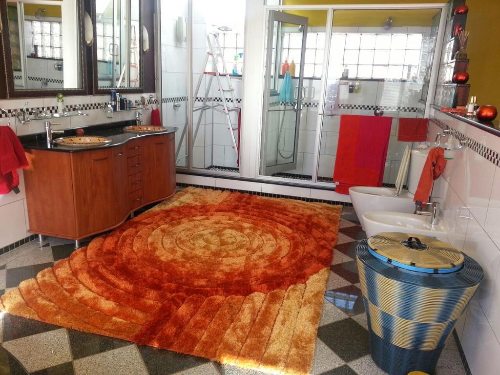 Red Square Home Претория Екстериор снимка