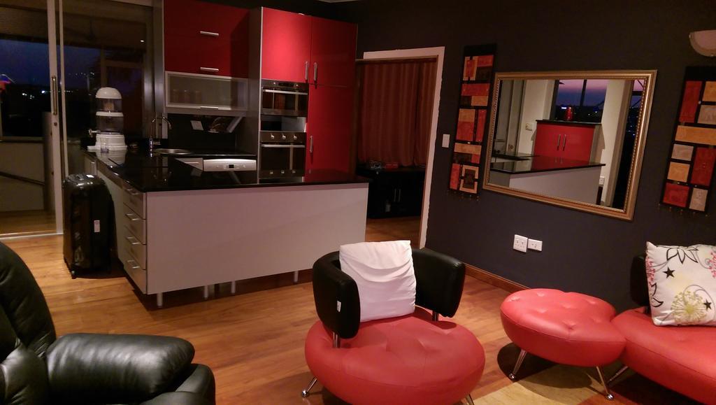 Red Square Home Претория Екстериор снимка